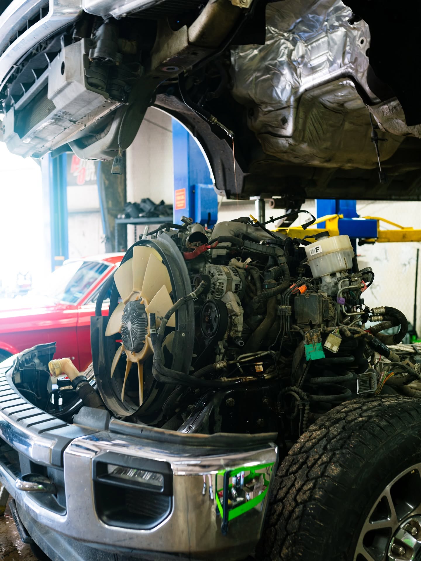 Super Duty cab-off engine service